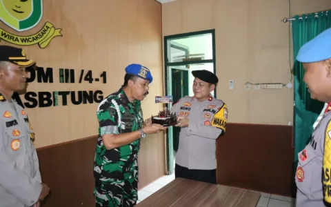 Polisi Gruduk Denpom III/4-1 Lebak, Beri Ucapan HUT ke 79 TNI