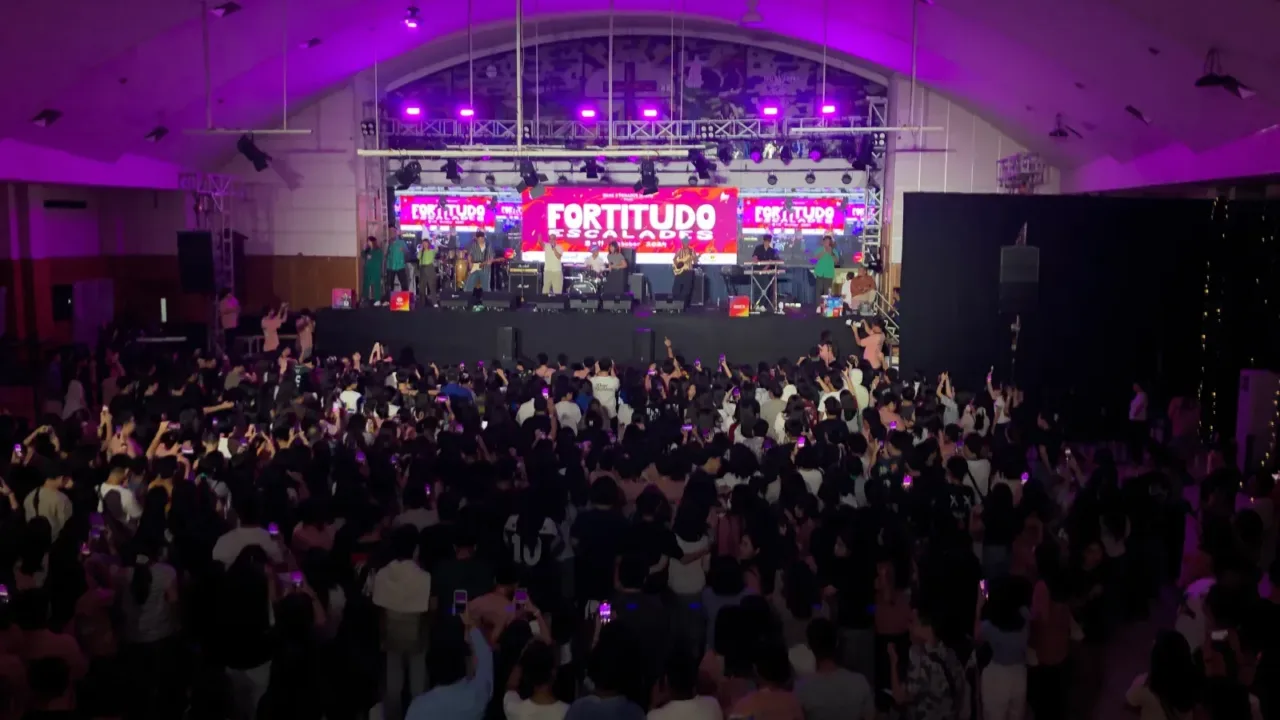 Maliq & D'Essentials Sukses Bikin Romantis Closing Escalades Fortitudo SMAK 5 PENABUR Jakarta