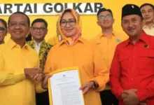 Gerindra Kena PHP. Bahlil Melawan Perintah Prabowo Subianto dukung Airin di Pilgub Banten