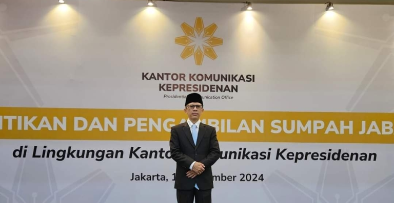 Pengamat Politik Ujang Komarudin Di Lantik Jadi Jubir Kantor Komunikasi Kepresidenan
