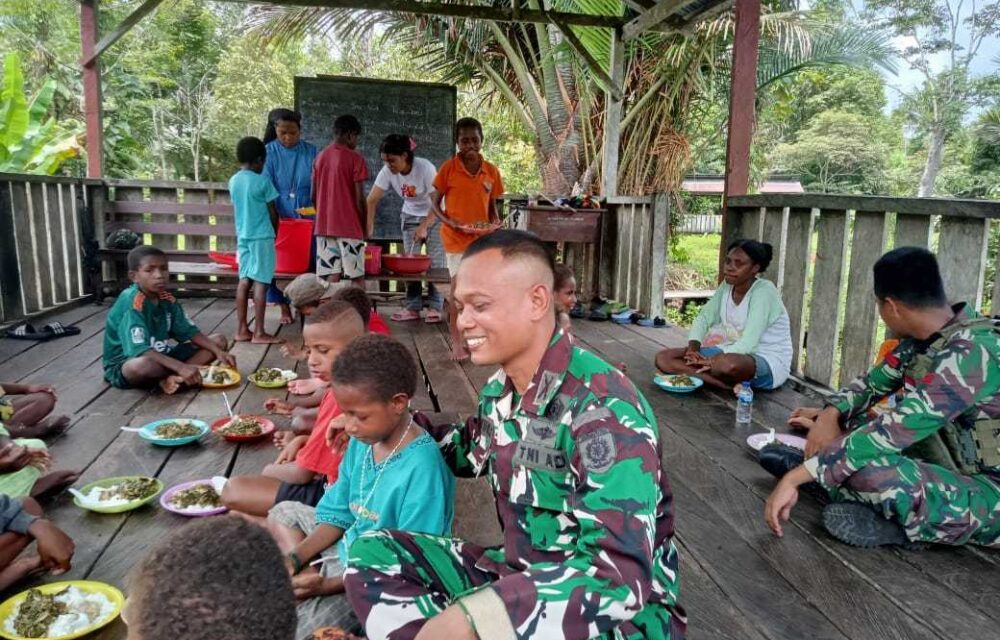 Siswa Sd Rimba Makan Siang Gratis Bersama Satgas Habema