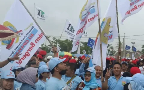 Relawan All Cipayung Meriahkan Kampanye Akbar Andra – Dimyati di Cilegon