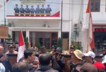 Penjarakan, Massa Desak Kajari Selesaikan Kasus Dugaan Korupsi Di Banyuwangi