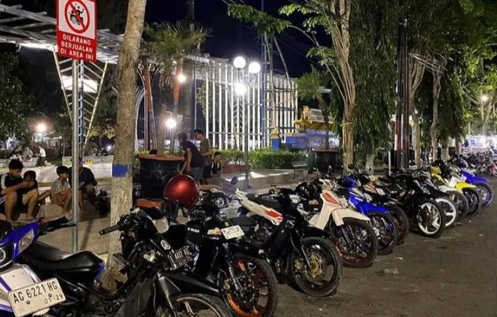 Abah Idi Dongkrak Ekonomi Sampang Lewat Alun-alun Trunojoyo