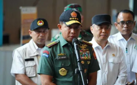Panglima TNI dan Kapolri Tinjau Kesiapan Pelabuhan Merak dalam Menyambut Nataru 2025