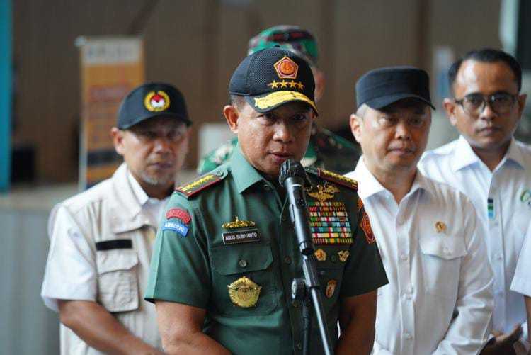 Panglima Tni Dan Kapolri Tinjau Kesiapan Pelabuhan Merak Dalam Menyambut Nataru 2025