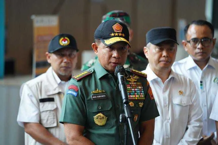 Panglima TNI dan Kapolri Tinjau Kesiapan Pelabuhan Merak dalam Menyambut Nataru 2025