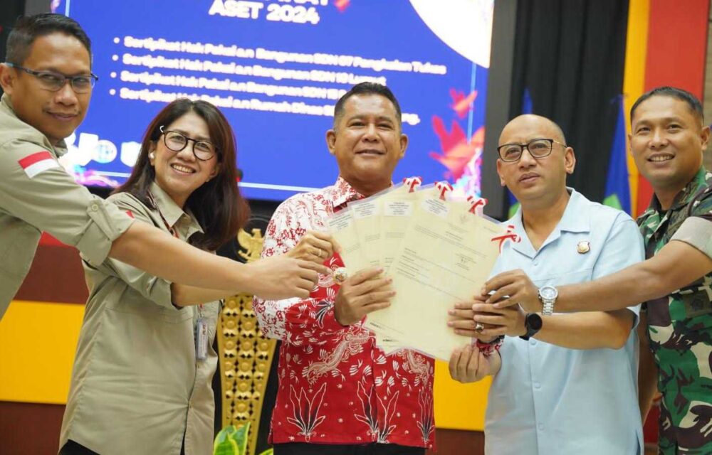 Dukung Asta Cita Presiden Ri, Kejari Sanggau Berikan Sertifikat Tanah 15 Rumah Ibadah