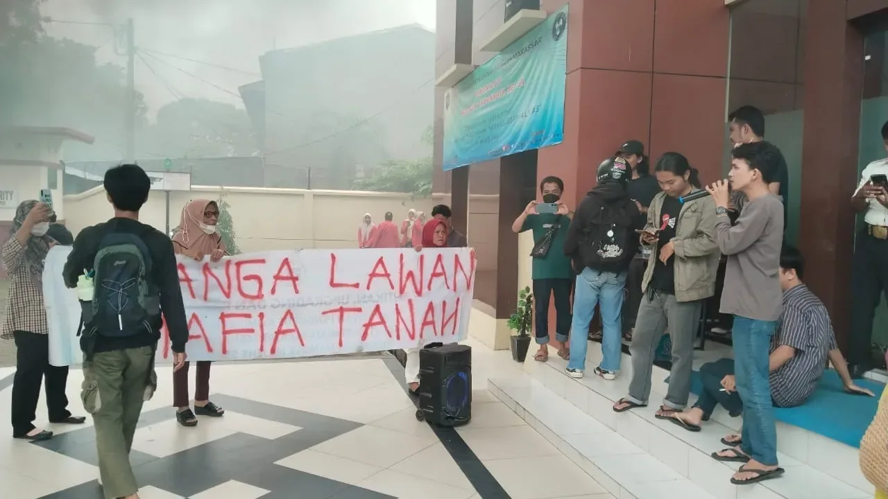 Hakim Diduga Bersekongkol dengan Mafia Tanah, Warga Binanga Geruduk Pengadilan TUN Makassar