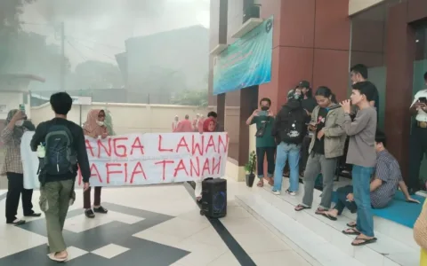 Hakim Diduga Bersekongkol dengan Mafia Tanah, Warga Binanga Geruduk Pengadilan TUN Makassar