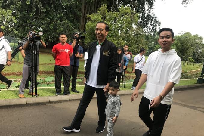 Pengamat Sebut Jokowi Memberikan Anak Jabatan Strategis Bentuk Nepotisme 