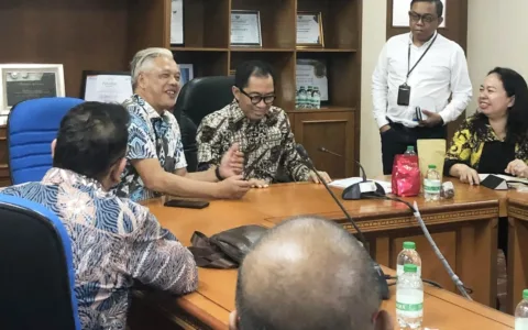 Dewan Pimpinan Pusat Yayasan Gerak Nusantara Sejahtera bersama Wakil Menteri Perindustrian Republik Indonesia.