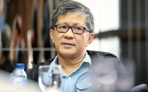 Rocky Gerung Sebut Publik Ingin Prabowo Reshuffle Kabinet