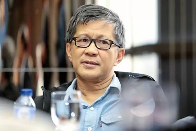 Rocky Gerung Sebut Publik Ingin Prabowo Reshuffle Kabinet