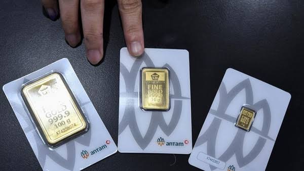 Harga Emas Antam Turun