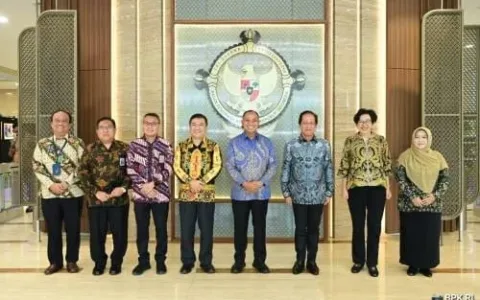 Badan Pemeriksa Keuangan (BPK) melakukan pertemuan dengan Kementerian Lingkungan Hidup/Badan Pengendalian Lingkungan Hidup (KLH/BPLH) di kantor BPK, Jakarta, Kamis (30/01).