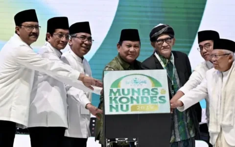 Presiden Prabowo Subianto menghadiri Peringatan Hari Lahir (Harlah) Ke-102 Nahdlatul Ulama (NU) yang diselenggarakan di Istora Senayan.