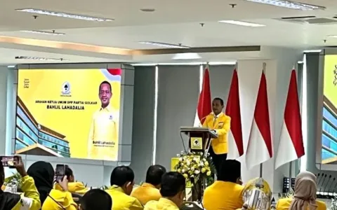 Menteri ESDM Bahlil Lahadalia diduga melempar guyonan soal kelangkaan gas subsidi 3 kg ketika berbicara di DPP Golkar, Jakarta Barat, pada Sabtu (8/2/2025).