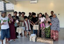 Aksi Nyata Yayasan Camellia Panduwinata Dengan Bagikan Ribuan Telur Dan Minyak Goreng Ke Pesantren, Kita Lebak Berikan Apresiasi