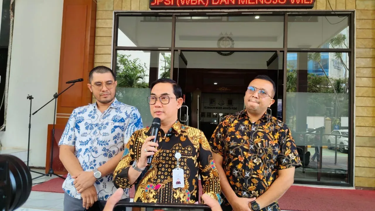 Tom Lembong dan Charles Sitorus Tahap ll ke Kejaru Jakpus
