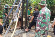 Wujudkan Mimpi, Satgas Tmmd Ke 123 Kodim 0603 Lebak Membuat Sumur Bor Warga
