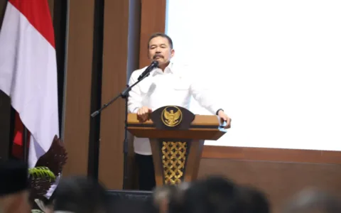 Para kepala daerah yang menjadi peserta retret pembekalan diwanti-wanti agar tidak melakukan tindak pidana korupsi. Apabila mereka melakukan praktik korupsi, maka akan berhadapan dengan hukum.