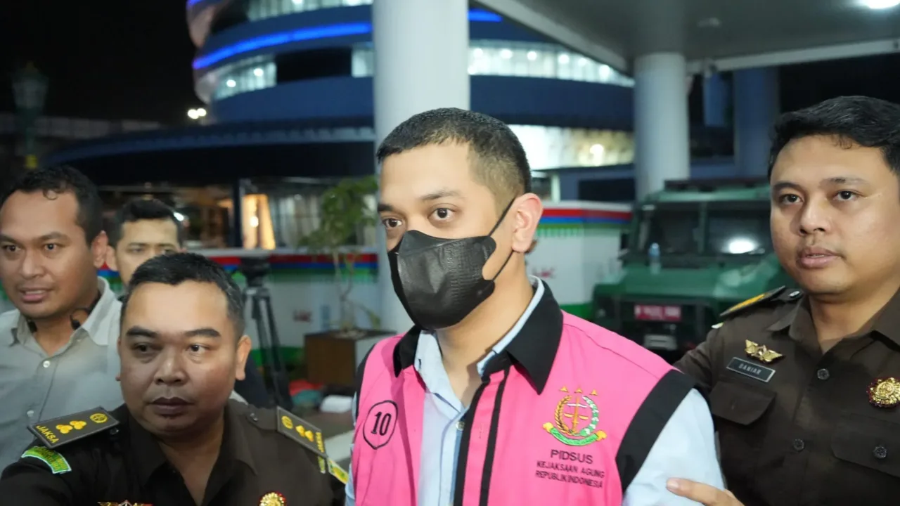 Kejagung Tahan 7 Tersangka Kasus Korupsi di PT Pertamina.