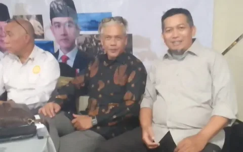 Ketua GERAK 08 Revitriyoso Husodo atau Komunitas Gerakan Ekonomi Kreatif (GERAK) 08 meminta Pertamina bertanggung jawab. Hal ini terkait korupsi oleh Direktur Utama PT Pertamina Patra Niaga Riva Siahaan, berujung dugaan pengoplosan Pertalite yang dijual dengan harga Pertamax.