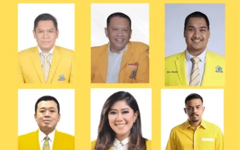 Golkar Diguncang Badai..! Beredar Kembali Poster Calon Ketum  Teropongistana.com Jakarta - Munculnya kembali poster sejumlah calon ketua umum (Caketum) Golkar harus dianggap serius oleh kader beringin, termasuk Bahlil Lahadalia yang menjabat ketua umum Partai Golkar. Baru saja Golkar menggelar Rapat Kerja Nasional (Rakernas) Tahun 2025 di Kantor DPP Partai Golkar, Jalan Anggrek Nelly Murni, Slipi, Jakarta Barat, pada hari ini, Sabtu 8 Februari 2025. “Poster itu muncul bisa jadi karena adanya keinginan di internal Golkar untuk mengganti Bahlil. Sebab, Bahlil dinilai orangnya Joko Widodo yang dipaksakan untuk memimpin Golkar,” kata pengamat komunikasi politik Universitas Esa Unggul, M. Jamiluddin pada wartawan, Jumat 14 Februari 2025. Jamiluddin berpandangan bahwa sebagian kader Golkar, khususnya elite beringin, sejak awal memang tidak menghendaki Bahlil menjadi ketua umum Golkar. “Namun karena saat itu Jokowi begitu berkuasa, maka internal Golkar menerima Bahlil menjadi ketua umum dengan terpaksa,” kata dia. Pada Rabu 12 Februari 2025, beredar di aplikasi berbagi pesan Whatsapp lima figur calon ketua umum Partai Golkar. Empat di antaranya saat ini berada dalam bagian Kabinet Merah Putih. Yakni Meutya Viada Hafid yang menjabat Menteri Komunikasi dan Digital. Lalu Nusron Wahid yang menjabat Menteri Agraria dan Tata Ruang, Dito Ariotedjo yang menjabat Menteri Pemuda dan Olahraga, serta Maman Abdurahman yang menduduki jabatan Menteri Usaha Mikro, Kecil, dan Menengah. Ada adies Kadier wakil  DPR RI dan wakil ketua umum dpp partai golkar. Sementara satu nama lainnya adalah Bambang Soesatyo, mantan Ketua MPR yang kini menjadi anggota Komisi III DPR. Poster ini cukup menjadi kejutan. Terlebih, baru saja Golkar menggelar Rapat Kerja Nasional (Rakernas) Tahun 2025. Kemudian Partai Golkar juga menjalankan Musyawarah Nasional (Munas) per Agustus 2024. Idealnya, jika sesuai periode lima tahun sekali maka Munas Golkar terdekat adalah tahun 2029.