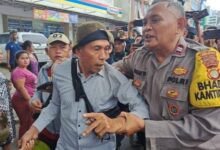 Warga Yang Protes Mendapatkan Pengawalan Ketat Dari Polisi, Protes Ditujukan Ke Menteri Esdm Bahlil Lahadalia Karena Kelangkaan Gas 3 Kg.