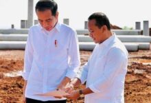 Presiden Ke-7 Jokowi Bersama Ketua Umum Partai Golkar Sekaligus Mentri Esdm Bahlil Lahadalia.