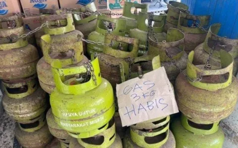 LPG langka di masyarakat.