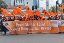 Presiden Partai Buruh Said Iqbal, di sela-sela aksi demonstrasi di depan Kantor ESDM, Jalan MH Thamrin, Jakarta Pusat, Rabu, 5 Februari 2025.