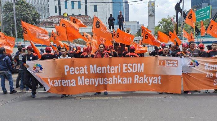 Presiden Partai Buruh Said Iqbal, Di Sela-Sela Aksi Demonstrasi Di Depan Kantor Esdm, Jalan Mh Thamrin, Jakarta Pusat, Rabu, 5 Februari 2025.