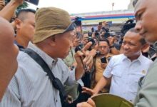 Menteri Esdm Bahlil Lahadalia Saat Di Tunjuk-Tunjuk Masyarakat Akibat Langkanya Gas 3 Kg.