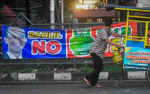Gambar bertulisan Bahlil yes Gas 3kg Yes beredar di daerah-daerah wilayah Indonesia.