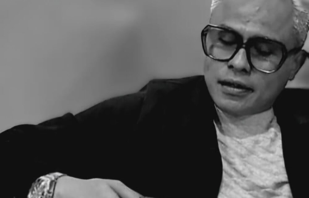 Jakarta - Bahwa Tantangan Pemuda Sekarang Ini Terhadap, &Quot;Idealisme&Quot;, Dengan Harus Mengetahui Perjalanan Sejarah Perjuangan Pemuda Indonesia Dan Memahami Manifesto Politik Rujukannya, &Quot;Sumpah Pemuda&Quot; . Pemuda Itu Terakhir Benteng Moral Dan Idealisme. Gerakan Politik Kaum Pemuda Itu Base On Moral, Bukan Base On Political Position, 8/3/25. Dikatakan Riko Lesiangi Tokoh Muda, Ketika Benteng Moral Terkikis Habis Maka Sempurnalah Pragmatisme Kehidupan Tanpa Kontrol Pengawasan Lagi. Idealisme Itu Harus Tetap Dipertahankan Untuk Mengkoreksi Kebijakan Pemerintah Yang Dianggap Keliru Tidak Pro-Kesejahteraan Rakyat Dan Idelisme Itu Guna Memperbaiki Republik Ini Ke Arah Lebih Baik. Sangat Disayangkan, Bila Pemuda Tidak Memiliki Jiwa Idealisme Itu Bergerak Hanya Mengikuti Sistem Dan Alur Tanpa Memiliki Pondasi Kuat Untuk Menggengam Keadilan, Kebenaran Dan Kebebasan.