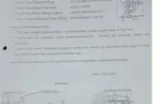Gerak 08 Minta Polda Sumatra Utara Tangkap Diduga Oknum Kepala Desa yang Terlibat Tambang Emas Ilegal Teropongistana.com Jakarta - Adanya pertambangan emas tanpa izin (PETI) di lokasi tambang Desa Tangga Bosi Bukit Siayo, Kabupaten Mandailing Natal Sumatra Utara, sangat menjadi sorotan. Terkesan yang punya wewenang juga juga tutup mata, 10 Maret 2025. Informasi dihimpun diduga oknum Kepala Desa ikut main Tambang emas Ilegal di daerahnya. Pengolahan tambang emas ilegal sangatlah berbahaya sebab memakai bahan kimia berbahaya yakni merkuri. Seperti disampaikan Rizki Gerak 08 menyayangkan sikap Aparat penegak hukum ( APH) yang berdiam diri. Panyabungan, Sabtu, (12/03/2054). "Tidakah kalian yang memiliki uang banyak pernah berpikir dampak yang kalian lakukan. Kepada APH juga berhenti berdiam diri tidak berbuat untuk menghentikan semua pengrusakan lingkungan ini. Atau kah ada dari kalian yang ikut terlibat sehingga sungkan bertindak, berkolusi dengan oknum pelaku kejahatan lingkungan" jelasnya Dia juga meminta APH segera tertibkan PETI itu serta pengolahannya. Dampak wajib dipikirkan bukan kaya sesaat anak cucu berdampak. " Kami minta kepada Polda Sumatra Utara segera melakukan penangkapan kepada oknum-oknum kepala desa yang melakukan persekongkolan dengan bos tambang emas ilegal. Bahkan kegiatan tambang tersebut sering makan korban salah satunya seorang wartawan Lesmana Helawa yang menjadi korban yang sampai saat ini belum mendapatkan keadilan.