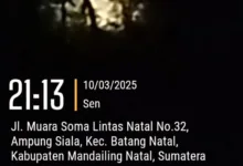 Makin Arogan..!!! Bos Tambang Peti Batang Natal Bayar Pereman untuk Bekap di Lokasi Tambang Teropongistana.com Mandailing Natal Beberapa Bos pelaku tambang (PETI) ilegal beraksi kembali di wilayah Hukum polres Madina Sumut Masih Beroperasi dengan Aman tanpa ada kendala dalam penindakan pengawasan dari pihak APH kepolisian Maupun dari kapolsek Setempat Serta pihak kapolres Mandailing Natal, 10 maret 2025. Besar dugaan Bahwa hal ini telah terjadi Perbuatan Main Mata dengan "Bos Bos Besar Tambang yang Sangat Berani Melakukan Penambangan di muka umum di Beberapa Wilayah yaitu kecamatan Batang Natal,kecamatan Lingga bayu, ranto baek dan kecamatan MBG,kec.siabu yang masih Masih beroperasi hingga saat sekarang, Pada hari Senin Sekitaran jam 9:30 malam Tim Media dan (LSM)Lembaga swadaya Masyarakat Melakukan investigasi Liputan di lapangan Desa jambur baru kecamatan Batang Natal telah Menemukan terkait adanya beberapa alat berat excavator (Beco) yang Melakukan Penambangan PETI ilegal di pinggiran Das sungai Batang Natal yang telah Mengakibatkan dampak pengerusakan lingkungan Alam, pencemaran terhadap Air sungai Batang Natal dan pengerusakan pasilitas umum lainya Bahwa Setelah Peliputan awak media dan LSM Selesai ada dua orang Pereman Mendatangi Tim Media dan LSM dengan cara menjegat Langsung di Depan Mobil dengan cara arogan terhadap awak Media dan juga ia Mengaku bahwa alat berat yang menambang itu adalah milik nya dengan nada suara yang keras kepada Tim Selain itu Pereman juga membentak awak media sehingga tim merasa ketakutan atas perbuatan dua Pereman tersebut Setelah itu Tim liputan Media dan LSM Langsung Mendatangi kantor Polsek Batang Natal untuk Melaporkan kejadian atas Perbuatan Pereman yang dengan sengaja menjegat dan menghalang halangi tugas Pers dalam peliputan di Lapangan Didalam Melakukan tugas kami sebagai jurnalis dan kami merasa di halang halangi oleh Pereman dalam menjalankan bertugas "ucap S, Maka akibat dari perbuatan yang Pereman lakukan kepda awak media dan LSM telah melanggar undang undang bahwa dua orang Pereman telah melakukan perbuatan yang melawan hukum. (☆)