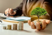 Teropongistana.com Sukabumi – Lembaga Wakaf (LW) Doa Bangsa hari ini mengumumkan investasi strategis sebagian aset wakaf uangnya pada Sukuk Tabungan (ST) seri ST014T2 di PermataBank Syariah sebesar Rp. 130 juta. Pembelian Sukuk ini dilakukan pada masa penawaran produk tersebut dari tanggal 7 Maret 2025 sampai dengan tanggal 16 April 2025. Langkah ini diambil sebagai bagian dari upaya lembaga untuk mengoptimalkan pengelolaan dana wakaf dan memberikan manfaat yang lebih luas bagi masyarakat. Investasi pada ST014T2 ini dipilih karena dinilai sebagai instrumen investasi yang aman, stabil, dan sesuai dengan prinsip syariah. Dengan imbal hasil yang kompetitif, investasi ini diharapkan dapat memberikan kontribusi yang signifikan dalam mendukung program-program kemaslahatan umat yang dijalankan oleh Lembaga Wakaf Doa Bangsa sekaligus sebagai upaya juga dalam mendukung program pemerintah Republik Indonesia. "Kami sangat bersyukur dapat melakukan investasi ini sebagai bagian dari komitmen kami untuk mengelola dana wakaf secara amanah dan produktif," ujar Tus Wahid, Direktur LW Doa Bangsa. "Investasi pada Sukuk Tabungan ST014T2 ini sejalan dengan visi kami untuk mengembangkan potensi wakaf uang dalam memberikan manfaat yang berkelanjutan bagi masyarakat." Dana yang diinvestasikan pada ST014T2 berasal dari wakaf uang yang telah dipercayakan oleh para wakif kepada Lembaga Wakaf Doa Bangsa. Imbal hasil dari investasi ini akan digunakan untuk membiayai berbagai program kemaslahatan umat, antara lain: • Program pendidikan dan beasiswa bagi anak-anak kurang mampu • Program pemberdayaan ekonomi masyarakat • Program bantuan kesehatan bagi masyarakat yang membutuhkan • Program pembangunan infrastruktur sosial • Program kemaslahatan lainnya "Kami percaya bahwa investasi ini akan memberikan dampak positif yang signifikan bagi masyarakat," tambah Tus Wahid. "Kami mengajak seluruh masyarakat untuk terus mendukung program-program wakaf yang kami jalankan, sehingga kita dapat bersama-sama mewujudkan masyarakat yang lebih sejahtera dan berkeadilan." Lembaga Wakaf Doa Bangsa mengucapkan terima kasih kepada PermataBank Syariah atas kerja sama yang terjalin dalam investasi ini. Lembaga juga menyampaikan apresiasi kepada seluruh wakif yang telah mempercayakan dana wakafnya untuk dikelola dan dikembangkan.
