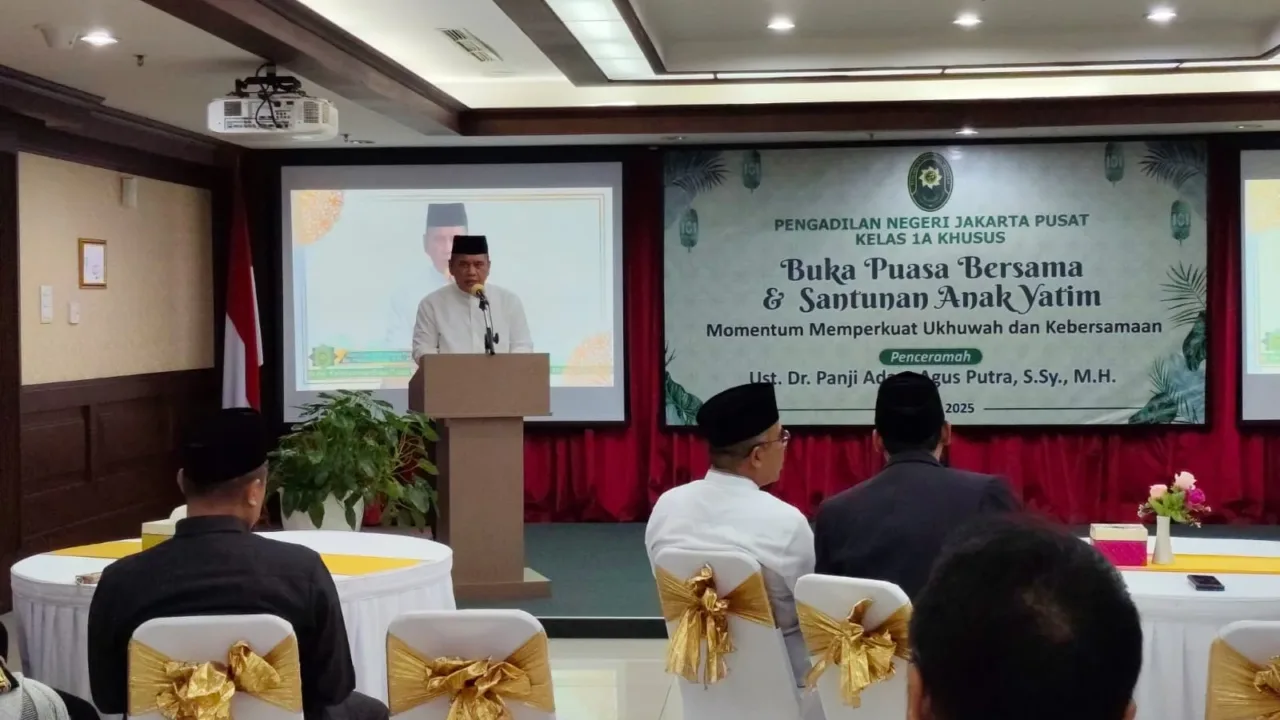 PN Jakpus Gelar Bukber dan Beri Santunan kepada Anak Yatim