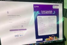 Sihalal Diperbarui, Begini Panduan Mudah Daftar Sertifikasi Halal Teropongistana.com Jakarta – Badan Penyelenggara Jaminan Produk Halal (Bpjph) Terus Berupaya Meningkatkan Layanan Sertifikasi Halal. Terbaru, Upaya Dilakukan Dengan Melakukan Pembaruan Pada Sistem Informasi Halal Atau Sihalal, Dilengkapi Panduan Penggunaan Sihalal Untuk Layanan Sertifikasi Halal Reguler Dan Self Declare. Sekretaris Utama Bpjph, Muhammad Aqil Irham, Mengatakan Bahwa Pembaruan Sistem Ini Merupakan Bagian Dari Upaya Bpjph Untuk Terus Menyempurnakan Sistem Layanan Sertifikasi Halal. “Bpjph Terus Melakukan Pengembangan Sistem Dengan Tujuan Untuk Memberikan Kemudahan Kepada Pelaku Usaha. Upaya Transformatif Ini Dilakukan Dengan Penerapan Digitalisasi Dan Otomasi Keterhubungan Antar Aktor Layanan Di Dalam Proses Layanan, Yang Dilakukan Dengan Mengedepankan Prinsip Layanan Yang Semakin Mudah, Cepat, Efisien, Dan Akuntabel.&Amp;Quot; Ungkap Muhammad Aqil Irham Di Jakarta, Minggu (23/3/2025). &Amp;Quot;Terobosan Ini Penting Dilakukan, Sebab Sistem Layanan Perlu Terus Disesuaikan Dengan Perkembangan Teknologi Untuk Menghadirkan Kemudahan Dengan Memenuhi Aspek Kinerja, Keamanan, Fungsionalitas, Kompatibilitas, Hingga Kesesuaian Dengan Regulasi.” Imbuhnya. Pelaksana Tugas Kepala Pusat Data Dan Informasi Bpjph, Nurhanudin, Lebih Lebih Lanjut Menjelaskan Bahwa Pembaruan Sihalal Ini Mencakup Peningkatan Kemudahan Akses, Tampilan Antarmuka Yang Lebih Ramah Pengguna, Pengalaman Penggunaan Yang Lebih Optimal, Serta Keamanan Sistem, Sehingga Proses Sertifikasi Halal Menjadi Lebih Efisien, Cepat Dan Aman. &Amp;Quot;Sihalal Dikembangkan Secara Berkala. Salah Satunya, Dilakukan Dengan Merubah Arsitektur Aplikasi Yang Sebelumnya Monolithic Menjadi Microservice, Agar Aplikasi Dapat Diakses Secara Lebih Cepat. Juga Untuk Mengatasi Terjadinya Akses Lambat Dan Time Out Pada Aplikasi Sebelumnya Manakala Diakses Oleh Banyak Pengguna Layanan Secara Bersamaan.&Amp;Quot; Kata Nurhanudin. &Amp;Quot;Kami Juga Menyampaikan Mohon Maaf Kepada Seluruh Pengguna Layanan Sihalal, Bahwa Tatkala Proses Transformasi Ini Dilakukan, Secara Teknis Menyebabkan Ketidaknyamanan Dalam Mengakses Sihalal. Saat Ini Aplikasi Sudah Dapat Digunakan Oleh Para Pengguna Setelah Proses Maintenance Dilakukan. Dan Untuk Kebutuhan Percepatan Konfirmasi Proses Juga Kami Sediakan Call Center 146 Atau Email Layanan.halal.go.id&Amp;Quot; Ungkapnya Melanjutkan. “Selanjutnya, Untuk Memudahkan Pengguna Layanan Dalam Pengajuan Sertifikasi Halal Setelah Sihalal Diperbarui, Kami Sediakan Panduan Atau Manual Book Penggunaan Sihalal Untuk Sertifikasi Halal Skema Reguler Dan Self Declare. Panduan Dapat Diunduh Melalui Website Bpjph.halal.go.id.” Imbuhnya.