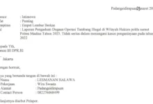 Kasus Penganiayaan Mangkrak, Korban Bersurat ke Komisi III DPR RI Minta Polda Sumatra Utara dan Bos Tambang Emas Ilegal Dipanggil Teropongistana.com Jakarta - Penganiayaan wartawan pada tahun 2022 yang diduga dilakukan oleh Boss Tambang Ilegal (PETI) di lokasi tambang Desa Tangga Bosi Bukit Siayo, Kabupaten Mandailing Natal Sumatra Utara pada tahun 2023, 23 Maret 2025. Merasa tidak menemukan keadilan Lesmana Halawa korban penganiayaan yang diduga dilakukan oleh bos tambang ilegal kini mencari keadilan dengan bersurat ke DPR RI komisi III dengan harapan melalui wakil rakyat bisa mendapatkan keadilan. Surat yang diterima redaksi dalam isi surat tersebut korban meminta kepada DPR RI komisi III segera memanggil polda sumatra utara, polres madina dan polsek siabu untuk meminta keterangan kenapa sudah 3 tahun berlalu kasusnya mangkrak di polda sumatra utara ,polres madina sektor polsek siabu. Perlu diketahui kasus ini sudah 3 tahun berlalu namun sampai sekarang 2025 belum membuahkan hasil, bahkan korban sering bermain tik-tok di lokasi tambang emas ilegal tersebut dengan menunjukan tumpukan uang. Dikatakan Lesmana halawa saya menduga kuat mulai dari 3 Kepala desa dan dinas terkait ikut serta melindungi pelaku karena menerima setoran dari pelaku. Sehingga mereka ikut melindungi pelaku penganiayaan, harapan korban supaya segera di tangkap dan oknum yang terlibat segera di copot dari jabatanya. Kami berharap segera di tangkap bos-bos tambang dan pelaku penganiayaan terhadap diri saya, Copot pihak-pihak dan oknum yang ikut melindungi pelaku dan bos- bos tambang emas ilegal. Lesmana Halawa membuat melaporkan kejadian ini ke polsek siabu dengan nomor laporan STPL32/X/2022. Namun hingga sampai saat ini pada tahun 2025 tidak ada tindakan tegas dari polsek siabu polres madina menangkap para pelaku bahkan para pelaku berkeliaran dilokasi tambang emas dan tambang masih beroperasi hingga sampai saat ini.