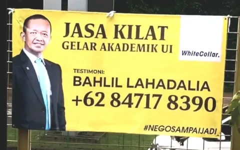 Disertasi Bahlil Bodong, UI Dalam Tekanan Belum Membuat Keputusan Resmi Teropongistana.com Jakarta - Direktur Humas, Media, Pemerintah, dan Internasional Universitas Indonesia ( UI ) Arie Afriansyah menegaskan bahwa pihak kampus belum membuat keputusan resmi terkait adanya kabar pembatalan disertasi Bahlil Lahadalia. "Saat ini saya hanya bisa konfirmasi bahwa UI belum membuat keputusan resmi atas Pak Bahlil," kata Arie Afriansyah ketika dikonfirmasi Antara mengenai sikap UI terkait disertasi Bahlil Lahadalia di Depok, Jumat (28/2/2025). Arie belum bisa menjelaskan secara rinci terkait sikap UI atas kabar pembatalan tugas akhir atau disertasi Bahlil Lahadalia. Dewan Guru Besar Universitas Indonesia (DGB UI) telah melakukan sidang etik kelanjutan dari pembekuan gelar doktor Menteri ESDM Bahlil Lahadalia. Bahlil diharuskan untuk mengulang disertasinya Disertasi Bahlil untuk studi doktoral tersebut bertajuk Kebijakan, Kelembagaan, dan Tata Kelola Hilirisasi Nikel yang Berkeadilan dan Berkelanjutan di Indonesia. Disertasi Bahlil tersebut menyoroti tentang pentingnya reformulasi kebijakan hilirisasi nikel di Indonesia untuk menciptakan keadilan dan keberlanjutan bagi masyarakat, pengusaha, dan pemerintah daerah. Bahlil tercatat sebagai mahasiswa doktor pada Sekolah Kajian Stratejik dan Global (SKSG) UI mulai pada tahun akademik 2022/2023 term 2 hingga 2024/2025 term 1. SKSG adalah program pascasarjana khusus yang bersifat multi/lintas disiplin ilmu dengan jenjang pendidikan magister dan doktoral. Sebelumnya, dalam dokumen risalah rapat pleno DGB UI tertanggal 10 Januari 2025, tertulis bahwa DGB UI telah melalukan investigasi mendalam dengan penuh kehati-hatian. DGB UI juga mewawancarai berbagai pihak, termasuk pelapor, terlapor, saksi, serta pejabat akademik terkait. Hasilnya ditemukan empat pelanggaran oleh Bahlil. Pertama, ketidakjujuran dalam pengambilan data. Disebutkan data penelitian disertasi diperoleh tanpa izin narasumber dan tidak transparan dalam penggunaannya. Kedua, pelanggaran standar akademik, Bahlil diterima dan lulus dalam waktu singkat tanpa memenuhi syarat akademik yang ditetapkan. Ketiga, perlakuan khusus dalam proses akademik. Disebut Bahlil mendapat keistimewaan mulai dari pembimbingan hingga kelulusan, termasuk perubahan penguji secara mendadak. Dan terakhir, ada konflik kepentingan. Dijelaskan promotor dan kopromotor memiliki keterkaitan profesional dengan kebijakan yang diatur Bahlil saat menjabat sebagai pejabat negara. Di poin implikasi dan langkah lanjutan, surat itu menuliskan bahwa kasus gelar doktor Bahlil telah mencoreng reputasi kampus. Diharapkan Rektor UI menindaklanjuti rekomendasi sanksi. Atas temuan ini, DGB UI memberikan sanksi pembatalan disertasi dan wajib menulis ulang dengan topik baru sesuai standar akademik UI. Turut juga ada teguran keras, larangan mengajar hingga penundaan kenaikan pangkat bagi promotor, kopromotor dan pimpinan program studi.