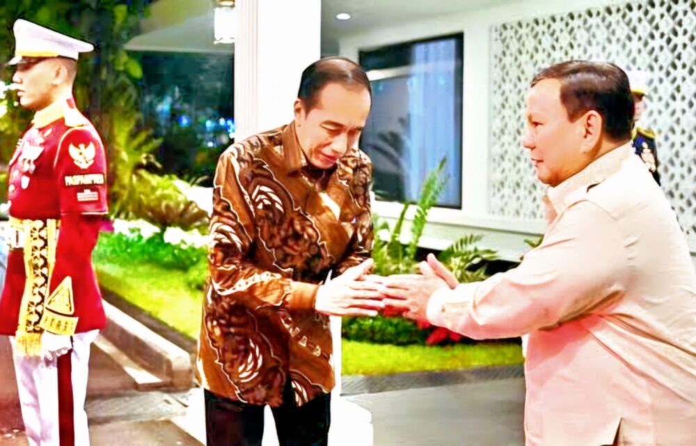 Agenda Jahat Jokowi Ingin Hancurkan Prabowo Teropongistana.com Jakarta - Presiden Prabowo Subianto Diyakini Akan Menuai Hasil Perselingkuhan Politik Dengan Presiden Ke-7 Joko Widodo Alias Jokowi.  Karena Diduga Saat Ini Agenda Jokowi Dan Oligarki Di Belakangnya Sedang Berupaya Menghancurkan Prabowo. &Quot;Saat Ini Agenda Jokowi Dan Oligarki Di Belakangnya Sedang Berupaya Hancurkan Prabowo,&Quot; Kata Direktur Gerakan Perubahan, Muslim Arbi Kepada Wartawan, Minggu 30 Maret 2025. Ditambahkan Muslim, Wakil Presiden Gibran Rakabuming Raka Tidak Dapat Membantah Ayahnya, Jokowi Karena Selama Ini Gibran Dianggap Hasil Dari Pengkhianatan Konstitusi. &Quot;Sulit Dimaafkan, Bahkan Seharusnya Dimakzulkan. Gibran Adalah Potret Busuk Politik Jokowi Yang Dimanfaatkan Prabowo Untuk Mendapatkan Dukungan Jokowi Dan Oligarki Di Belakang Jokowi Untuk Memperoleh Kekuasaan Dengan Melanggar Konstitusi,&Quot; Kata Muslim. Apalagi, Kata Muslim, Terpilihnya Prabowo-Gibran Adalah Dukungan Dari Jokowi Sebagaimana Yang Pernah Disampaikan Prabowo Saat Pidato Di Hut Ke-17 Partai Gerindra. &Quot;Prabowo Menikmati Itu, Dan Sekarang Prabowo Akan Menuai Hasil Perselingkuhan Politik Dengan Jokowi. Dan Gibran Itu Hanya Boneka Dan Pion Jokowi Dan Oligarki Di Belakangnya,&Quot; Pungkas Muslim.