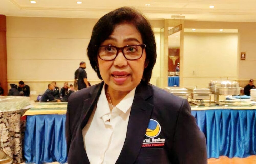 Jelang Lebaran, Legislator Siap Perjuangkan Nasib Pekerja Yang Di Phk Teropongistana.com Jakarta – Anggota Komisi Ix Dpr Irma Suryani Chaniago, Mengkritik Keras Pemutusan Hubungan Kerja (Phk) Sepihak Yang Menimpa 61 Karyawan Pt Hakaaston. Para Karyawan Yang Di-Phk Tersebut Adalah Eks Karyawan Jalan Tol Lingkar Luar Jakarta. Kritik Tersebut Disampaikan Irma Suryani Saat Menerima Audiensi 20 Perwakilan Serikat Pekerja Pt Hakaaston Di Ruang Fraksi Nasdem, Komplek Parlemen, Senayan, Jakarta, Senin (24/3/2025), Untuk Mengadukan Nasib Mereka. Mereka Melaporkan Adanya Kejanggalan Serta Ketidakadilan Dalam Proses Phk Yang Dilakukan Secara Mendadak Serta Tanpa Peringatan. Bahkan Menjelang Lebaran, Momen Yang Seharusnya Membawa Kebahagiaan Bagi Para Pekerja. “Saya Marah, Karena Pemecatan Ini Dilakukan Menjelang Lebaran, Karyawan Tidak Diberitahu Letak Kesalahan Mereka Dan Tidak Ada Kpi-Nya,” Tegas Irma Suryani, Rabu (26/3/2025). Legislator Nasdem Dari Daerah Pemilihan Sumatera Selatan Itu Pun Berjanji Akan Mengambil Langkah Tegas. Ia Berencana Bersurat Kepada Kementerian Ketenagakerjaan Dan Kementerian Bumn Untuk Melaporkan Peristiwa Yang Dialami Puluhan Karyawan Itu. Irma Yang Juga Anggota Burt Ini Menegaskan, Dirinya Akan Berjuang Sekuat Tenaga Agar Hak-Hak Para Pekerja Tetap Terlindungi Dan Mereka Mendapatkan Kepastian Atas Masa Depan Mereka. “Saya Akan Bersurat Kepada Pt Hakaaston Untuk Meminta Berita Acara Pertemuan, Serta Melaporkan Hal Ini Kepada Menaker Dan Menteri Bumn,” Ujarnya. 
