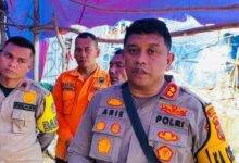 3 Tahun Kasus Penganiayaan Mangkarak, Korban Menduga Polres Madina Sektor Polsek Siabu Terima Setoran Teropongistana.com Sumatra Utara - Penganiayaan Wartawan Yang Diduga Dilakukan Oleh Boss Tambang Ilegal (Peti) Di Lokasi Tambang Desa Tangga Bosi Bukit Siayo, Kabupaten Mandailing Natal Sumatra Utara Pada Tahun 2022, 27 Maret 2025. Dikatakan Lesmana Halawa, Kapolres Madina Bersama Dengan Jajarannya Tidak Serius Dalam Menangani Perkara Penganiayan Dirinya. Seakan Ada Yang Disembunyikan, Jika Kasus Ini Tidak Di Tangkap Pelaku Dan Bos Tambangnya Kalo Ada Dugaan Main Mata Wajar-Wajar Saja . &Quot; Saya Menduga Kuat Ada Setoran Mengalir Dari Para Bos Tambang Emas Ilegal Tersebut Kepada Oknum Polisi Di Polres Madina Sektor Polsek Siabu, Aneh Saja Selama 3 Tahun Pelaku Bebas Berkeliaran Sambil Bermain Tik-Tok Dengan Memperlihatkan Tumpukan Uang. &Quot;Bayangkan Saja Kasus Penganiayaan Didesa Tangga Bosi Kecamatan Siabu Kabupaten Mandailing Natal Sumatera Utara 3 Tahun Lamanya Pelaku Berkeliaran Dilokasi Tambang Dan Para Bossnya Beroperasi Sampai Saat Ini. Saya Korban Hanya Mendapatkan Janji-Jani Perkembangan Kasus Saja 3 Tahun Lamanya? Belum Ada Tindakan Tegas Yang Dilakukan Oleh Pihak-Pihak Tertentu Mulai Dari Tingkat Desa, Kecamatan,Sampai Dengan Penegak Hukum Mereka Seperti Membiarkan. Bahkan Terjadi Lagi Pengeroyokan Dilokasi Yang Sama. Seakan Pelaku Dan Bos Tambang Emas Ilegal Tersebut Lebih Kuasa Dan Sakti Dari Kepolisan, Sampai-Sampai 3 Tahun Lamanya Mereka Tidak Bisa Disentuh Polisi Ada Apa ? Ditempat Yang Berbeda Nani Maulana Penggiat Lingkungan Mata Tunas 17 Mengatakan Sah-Sah Saja Jika Korban Mempunyai Dugaan Oknum Polres Madina Sektor Siabu Menerima Setoran Dari Bos Tambang Emas Ilegal Tersebut Karena Sudah 3 Tahun Lamanya Kasusnya Mangkrak Tidak Ada Hasil. &Quot;Apa Lagi Pelaku Sering Meneror Dan No Teleponnya Aktif Bahkan Sering Mengancam Korban Aneh Jika Polisi Tidak Bisa Melacak Keberadaanya Klo Bukan Ada Main Mata, Ungkapnya. Saat Wartawan Konfirmasi Kepada Polsek Siabu Terkait Perkembangan Kasus Tersebut Hanya Menjelaskan Dimana Keberadaan Pelaku, Dan Memberikan Sp2Ap Kepada Korban, Herannya Kita Pelakunya Berkeliaran Dilokasi Tambang Dan Tambang Beroperasi. Kenapa Lagi Ditanya Keberadaan Pelaku.