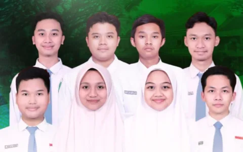 Malang- Prestasi Internasional kembali ditorehkan peserta didik Madrasah Aliyah Negeri (MAN) 2 Kota Malang. Ada delapan siswa peraih Beasiswa Indonesia Maju angkatan IV yang lolos seleksi masuk berbagai perguruan tinggi ternama dunia. "Hal ini menjadi bukti nyata kualitas pendidikan dan pembinaan yang diterapkan di MAN 2 Kota Malang dalam mengantarkan peserta didiknya menuju jenjang pendidikan tinggi bertaraf internasional," terang Kepala MAN 2 Kota Malang, Samsudin, di Kota Malang, Sabtu (12/4/2025). “Ini juga bukti bahwa madrasah mampu bersaing di tingkat global. Kami akan terus mendukung dan memfasilitasi peserta didik untuk meraih mimpi mereka di kancah internasional,” sambungnya. Samsudin berharap prestasi ini menjadi motivasi bagi peserta didik lain untuk terus berjuang dan mempersiapkan diri menghadapi tantangan global dengan kompetensi yang tentunya tidak mudah. “Kami percaya bahwa peserta didik MAN 2 Kota Malang mampu menjadi duta bangsa yang membanggakan di dunia internasional,” imbuhnya. Salah satu peserta didik, Ahmad Ayman Al Ghifary, menyatakan bahwa proses belajar di MAN 2 Kota Malang sangat mendukung pencapaiannya. “Bimbingan dari para guru, dukungan teman-teman, dan lingkungan madrasah yang positif sangat membantu saya dalam mempersiapkan diri untuk seleksi masuk kampus luar negeri,” ujarnya Berikut daftar peserta didik yang lolos seleksi masuk perguruan tinggi luar negeri beserta program studinya: 1. Ahmad Ayman Al Ghifary – Nanyang Technological University: Bachelor of Engineering (Chemical and Biomolecular Engineering) – University of Sydney: Bachelor of Engineering Honours (Chemical and Biomolecular Engineering) – Monash University: Bachelor of Engineering (Honours) – University of New South Wales: Bachelor of Engineering Honours (Chemical Product Engineering) – Wageningen University of Research: Bachelor of Science in Food Technology​​​​​​​ 2. Ahmad Haizun Tafdhila – University of Sydney: Bachelor of Advanced Computing – University of Queensland: Bachelor of Advanced Science (Honours) in Computer Science – University of Toronto (Scarborough): Bachelor of Computer Science​​​​​​​ 3. Faisal Rehan Saputra – University of Sydney: Bachelor of Advanced Computing – Monash University: Bachelor of Computer Science Advanced (Honours) 4. Moch. Alfarizky Harya Putra – University of Sydney: Bachelor of Science and Bachelor of Advanced Studies – University of New South Wales (UNSW): Bachelor of Advanced Science – University of Adelaide: Bachelor of Mathematical Sciences​​​​​​​ 5. Naistra Fathan Wirdiyan – University of Sydney: Bachelor of Advanced Computing – University of Queensland: Bachelor of Advanced Science (Honours) in Computer Science – University of Toronto (Scarborough): Bachelor of Computer Science​​​​​​​ 6. Salwa Dilara Nandra Husada – University of Sydney: Bachelor of Economics and Bachelor of Advanced Studies – Monash University: Bachelor of Science Advanced – Research (Honours) 7. Rizqi Achmad Fahrezi – University of California, Davis: Bachelor of International Relations – University of Sydney: Bachelor of Advanced Studies (International and Global Studies) – University of Queensland: Bachelor of Environmental Management – The Chinese University of Hong Kong: Bachelor of Urban Planning dan Bachelor of Global Studies​​​​​​​ 8. Mayda Syauqi Azhari – Monash University: Bachelor of Arts – University of Western Australia: Bachelor of Philosophy – University of Adelaide: Bachelor of Philosophy, Politics, and Economics – Macquarie University: Bachelor of Planning.