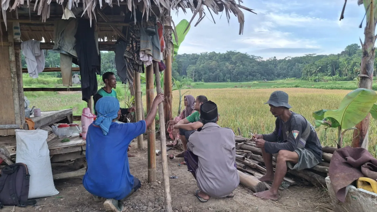 Relawan Andra Soni Tampung Aspirasi Petani Lebak