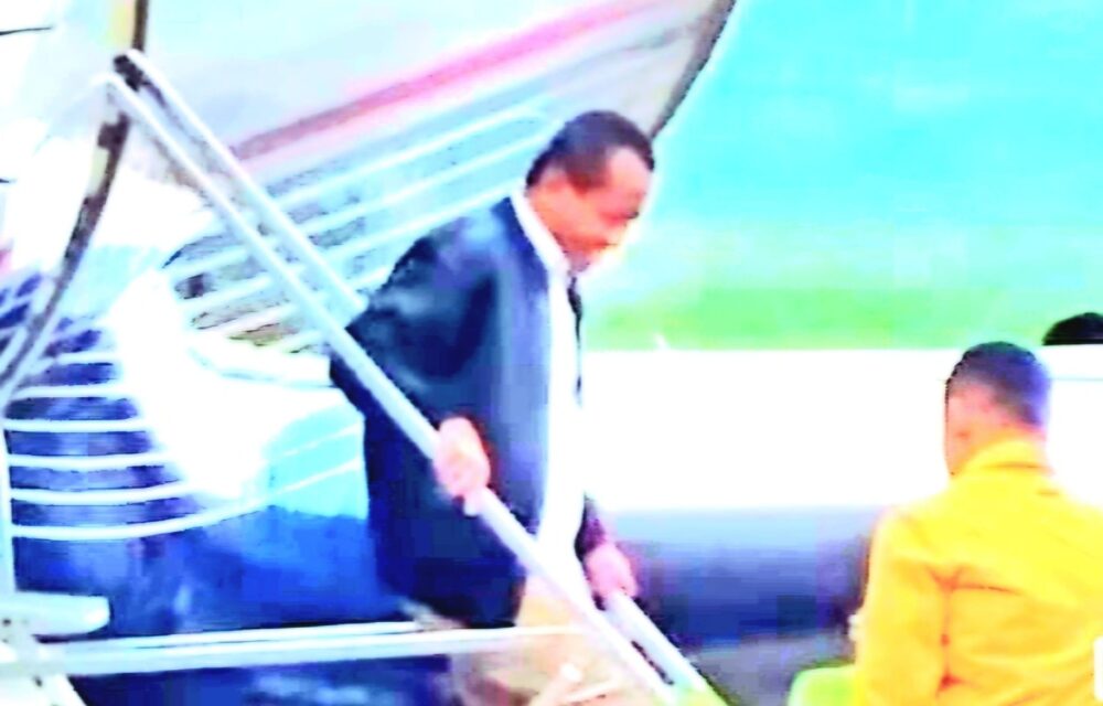 Momen Detik-Detik Bahlil Bersama Istri Dan Anak-Anaknya Turun Dari Jet Pribadi Salah Satunya Diunggah Melalui Akun Akun Tiktok Officiallambeturah Yang Terlihat Pada Rabu 9 April 2025.